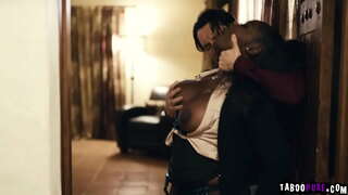 Pervy cliente quiere tener relaciones sexuales con sexy agente de bienes raíces Osa Encantadora y entonces él va a comprar la casa