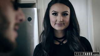 Eliza Ibarra Dia Mpisolovava Fa Ilaina Ny Akoho