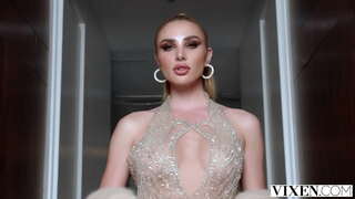 VIXEN Underbara babe knulla i varma lesbisk trekant