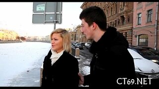 Магутны чувак трахаецца гарачую мілёнка