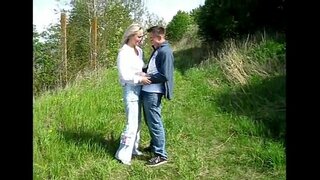 Силен пријателе удира топла душо