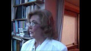 Xhamster.com 2662724 granny v teshilgan mushuk chiziqlar va o&#039;yinchoqlar