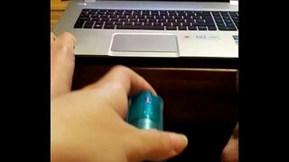 Ser porno alene hjemme med min dildo...