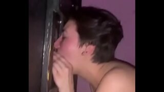 Glory hole Prostituta engole várias cargas Glory hole Prostituta engole várias cargas