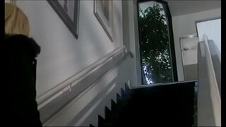 Moi quente e tentador gata rubio con grandes vasos Brittney Skye fixo cara a tomar baño para perforar o seu